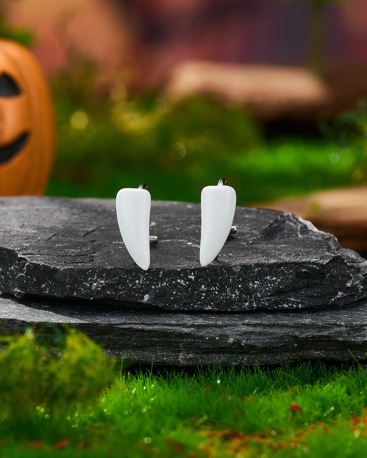OUFER 2PCS Vampire Fang Fake Lip Studs
