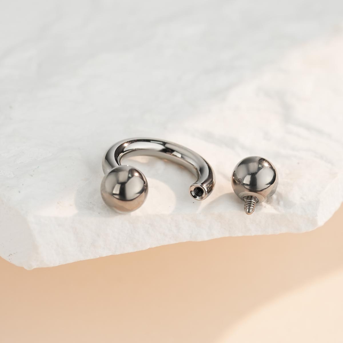 internally threaded 12g septum ring