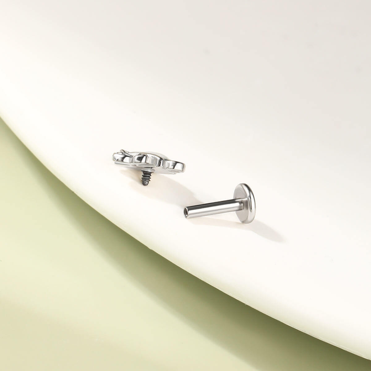 internally threaded teacup cartilage stud