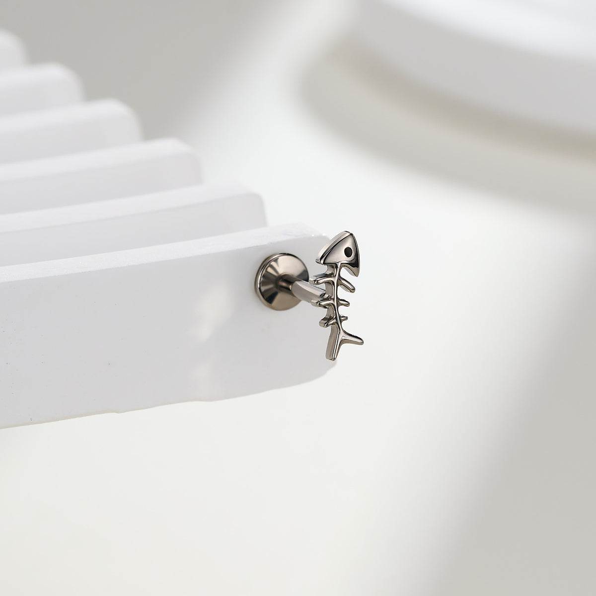 OUFER Fishbone Threadless Cartilage Stud