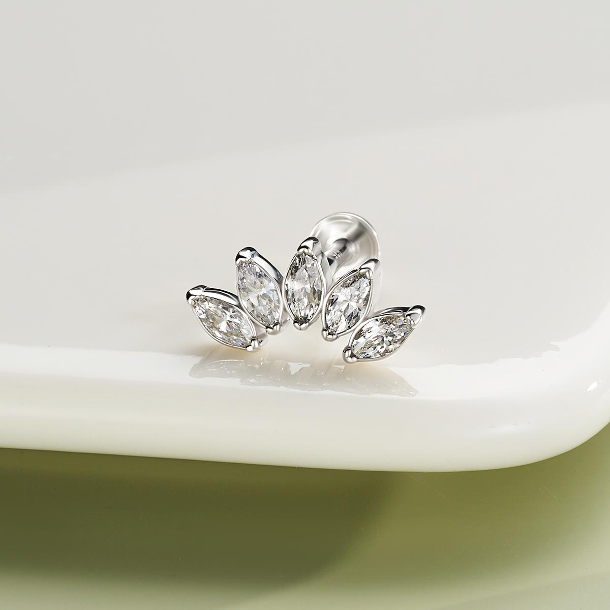 shiny crown helix stud