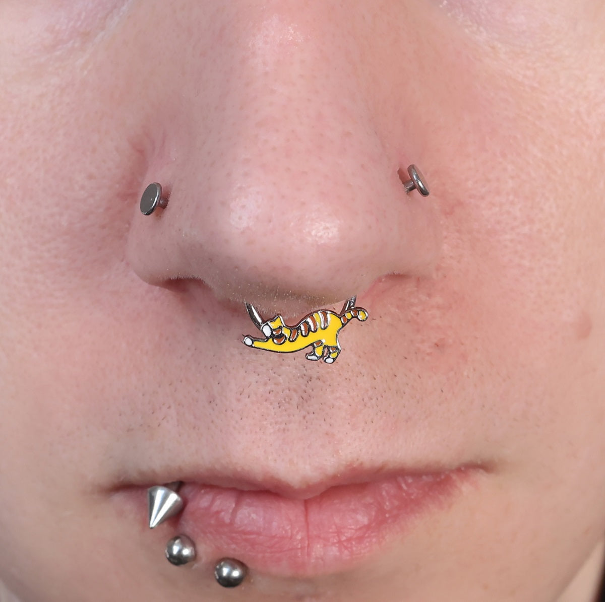 Anneau de septum en zircone cubique avec cœur transparent et serpent perché