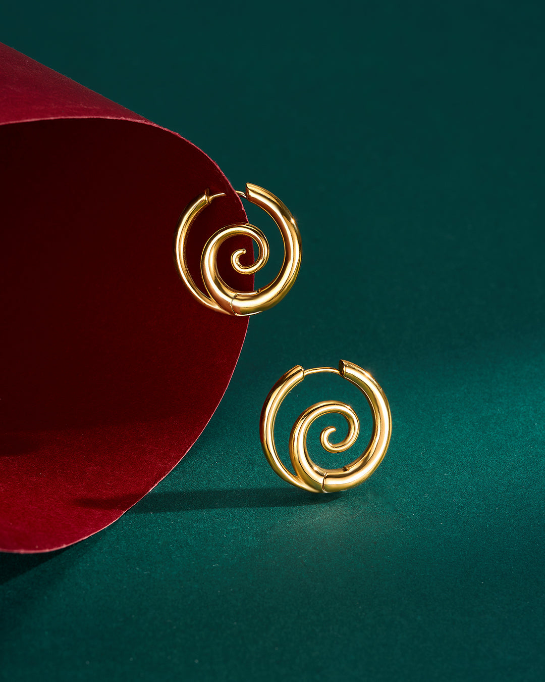 2PCS Faux Stretched Spiral Clicker Earrings