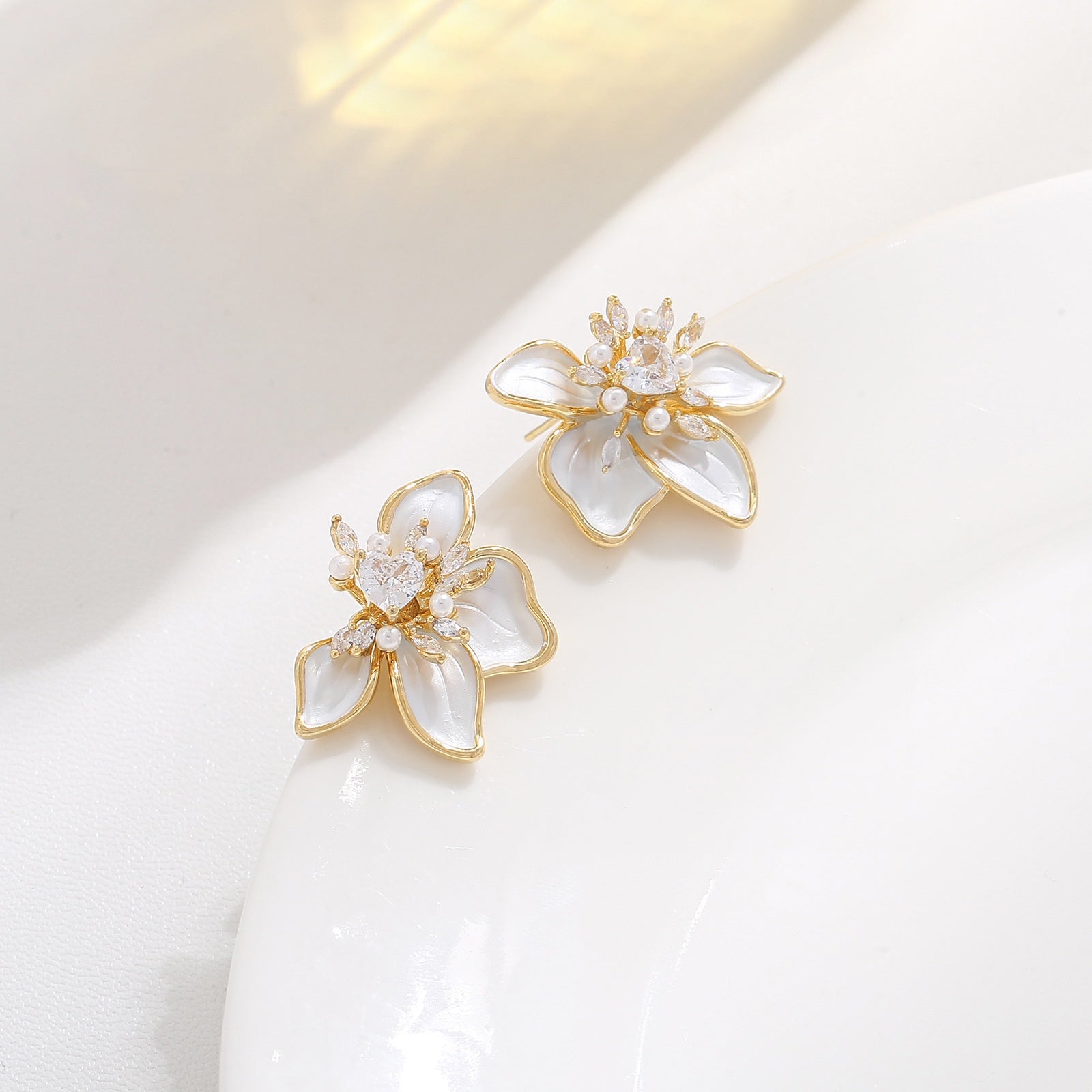 2PCS White Enamel Flower Earring Studs