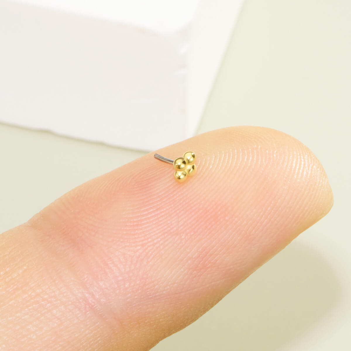 14k bean threadless nose stud