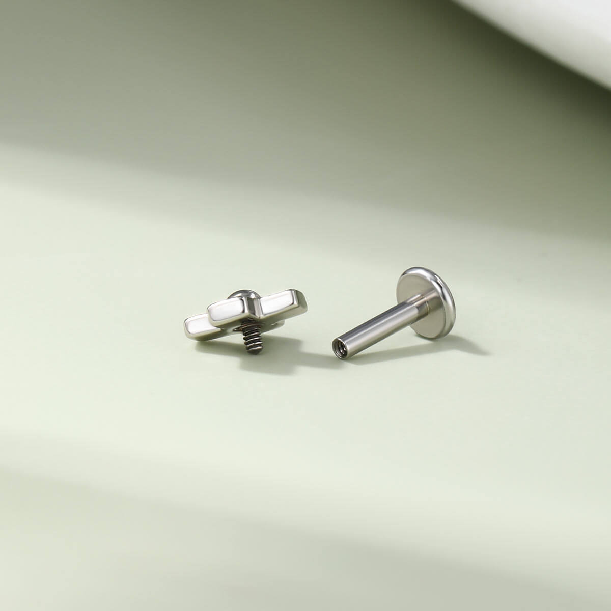 internally threaded arrow key cartilage stud