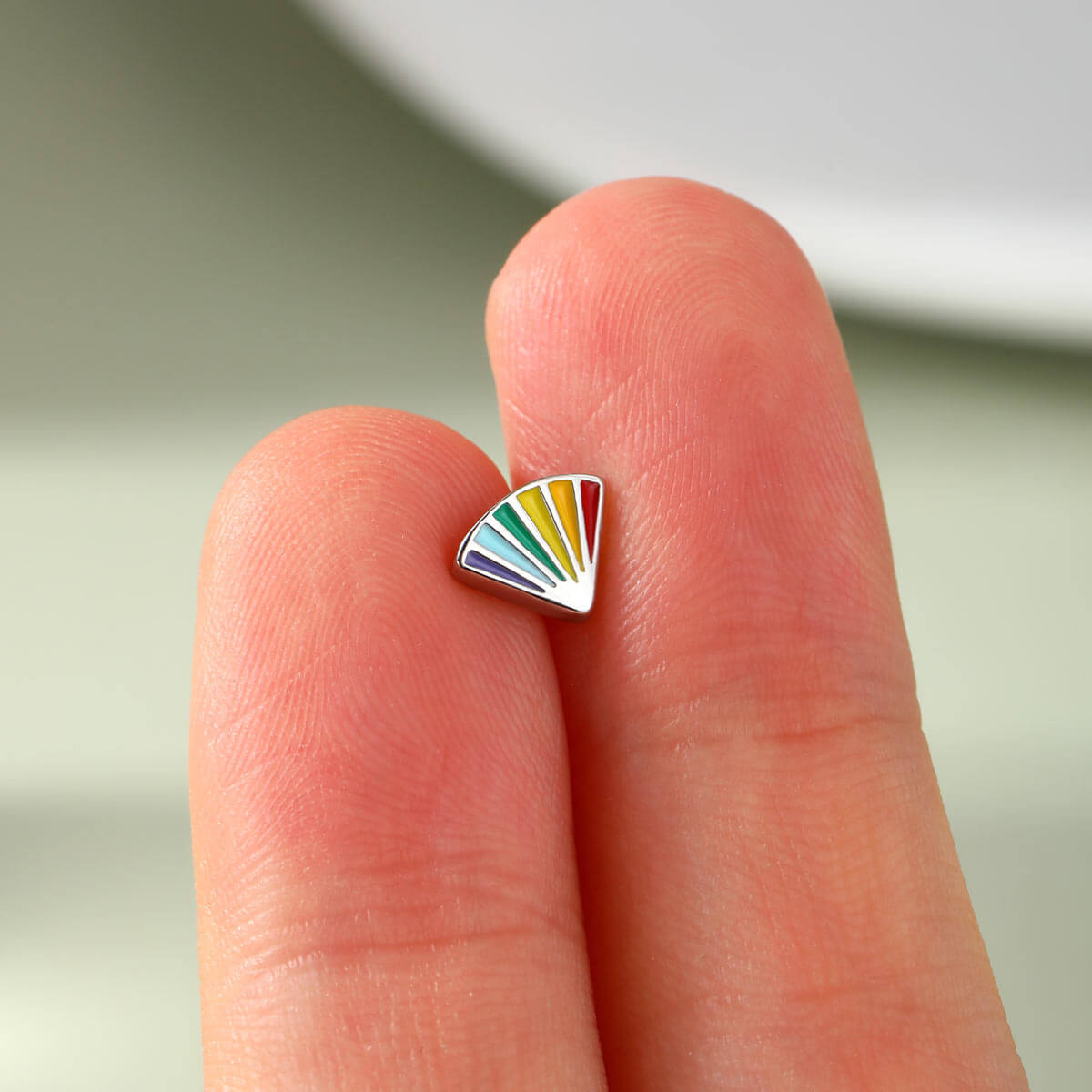 Oufer X Roly Rainbow Fan Cartilage Labret Stud