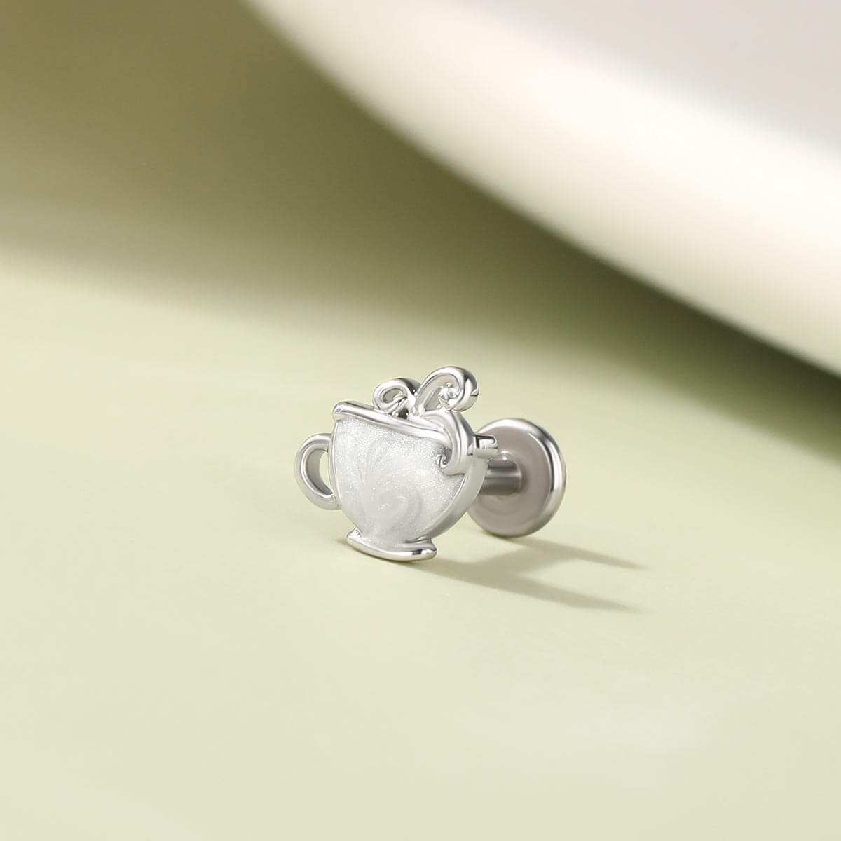 oufer teacup cartilage stud 