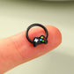 Anillo de tabique con circonita cúbica y corazón transparente de serpiente posada