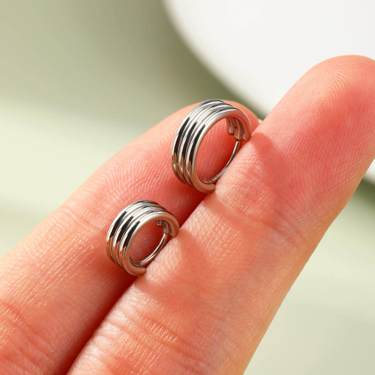 20G Three Row Sturdy Hinged Segment Nose Ring