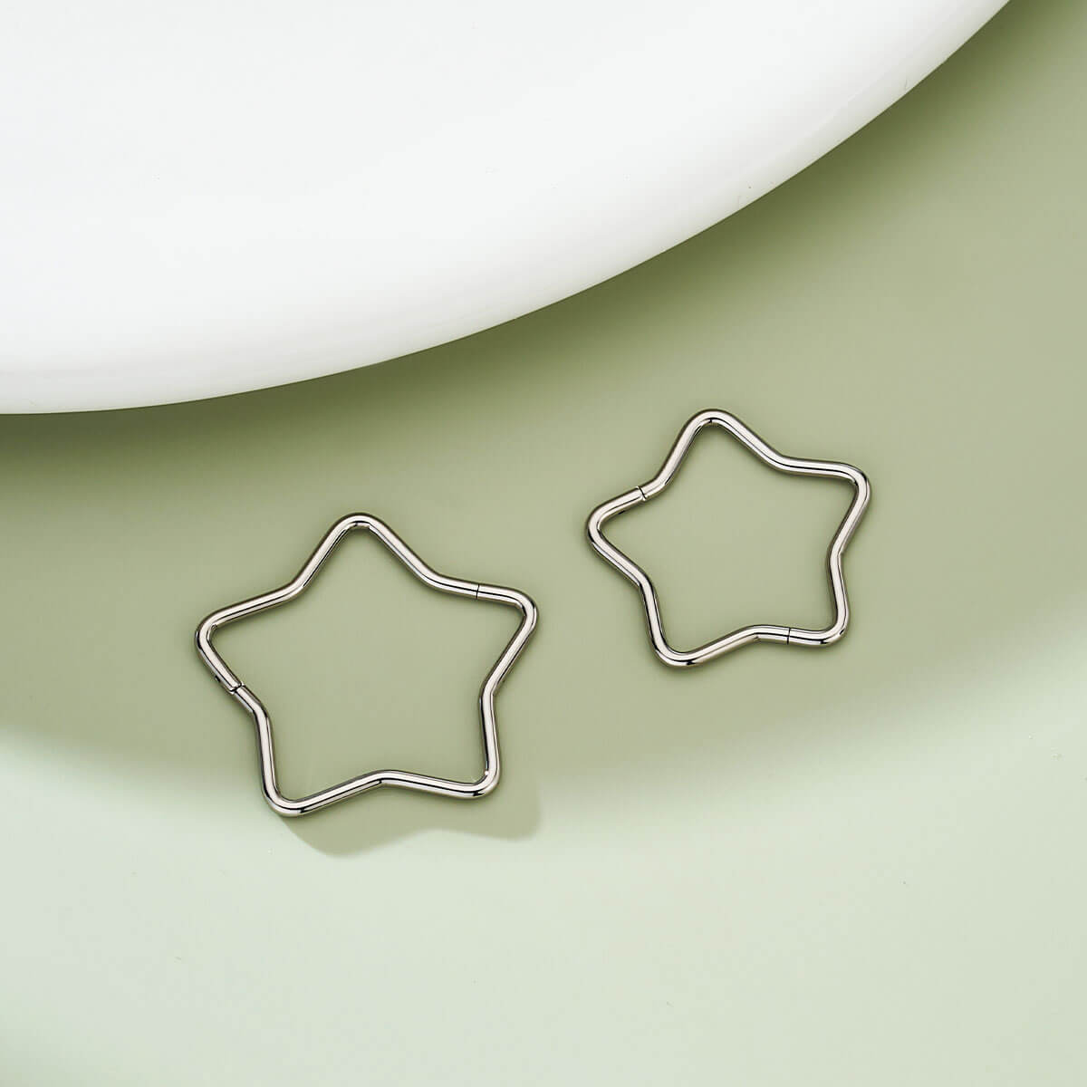 18G Titanium Star Hinged Segment Nose Ring