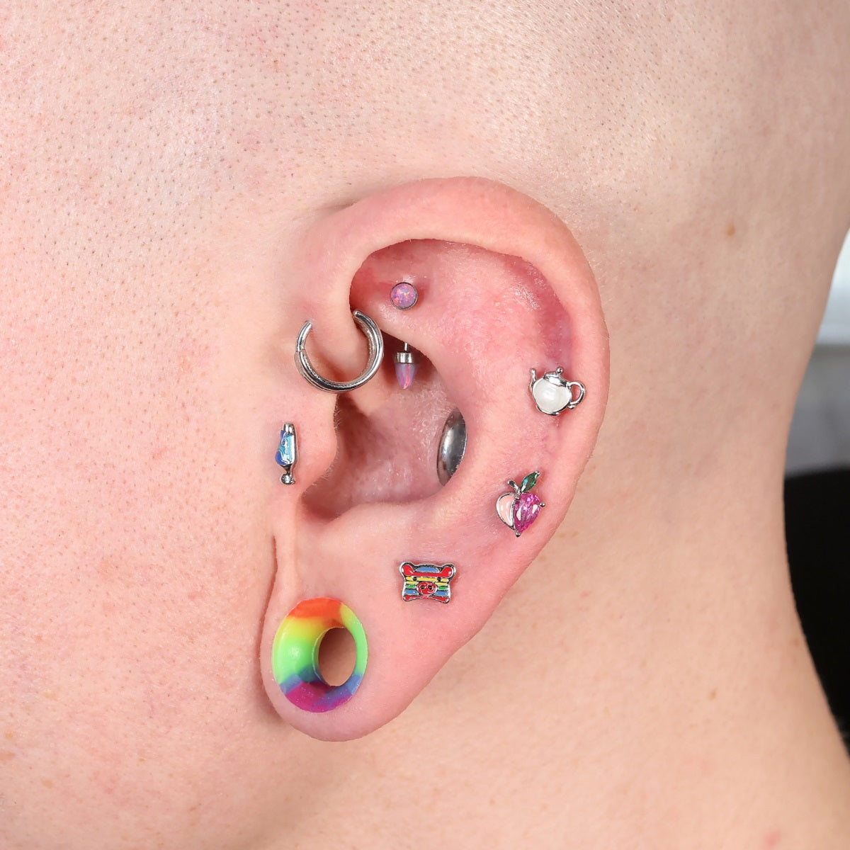 Oufer X Roly Rainbow Pig Top Cartilage Labret Stud